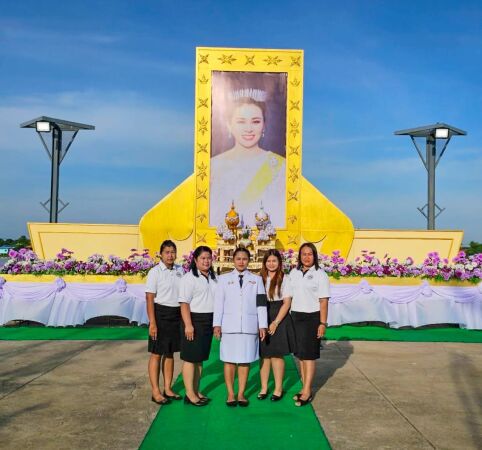 พิธีเจริญพระพุทธมนต์และทำบุญตักบาตร